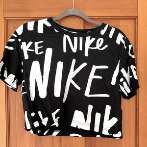 Nike Cropped T